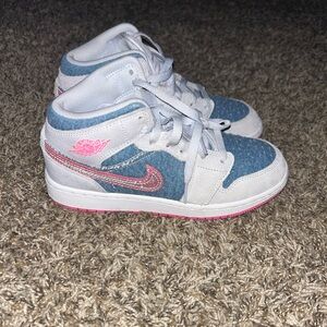 Nike Kids Mid-Top Sneakers in White, Denim Blue & Pink